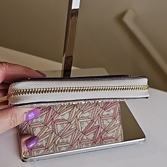 MICHAEL Michael Kors Jet Set Smoky Rose Compact Wallet - Picture 5 of 13